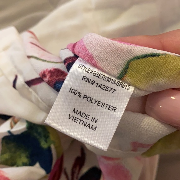 Floral front tie  crop top - Picture 7 of 7